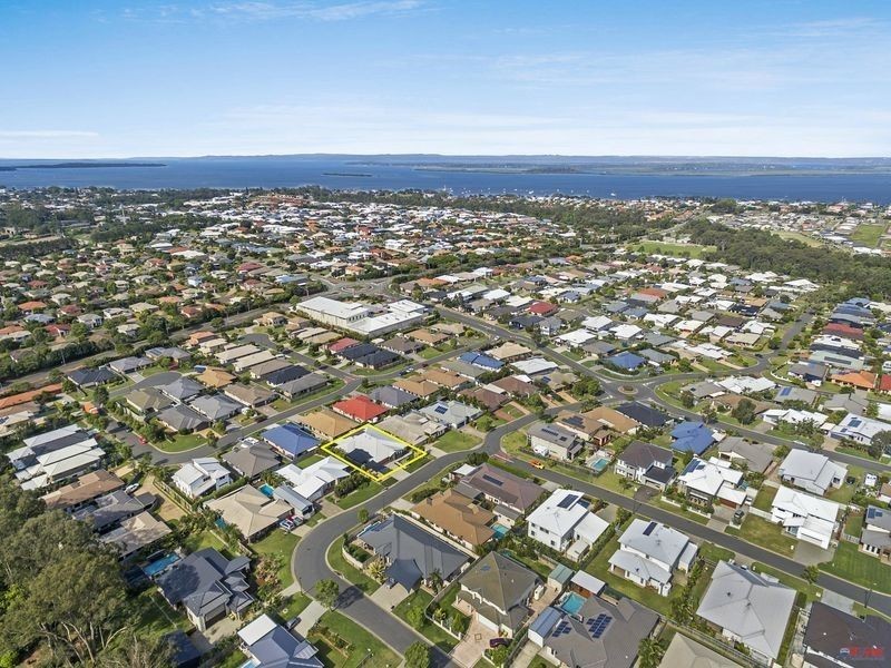 11 Magnetic Place, Redland Bay QLD 4165