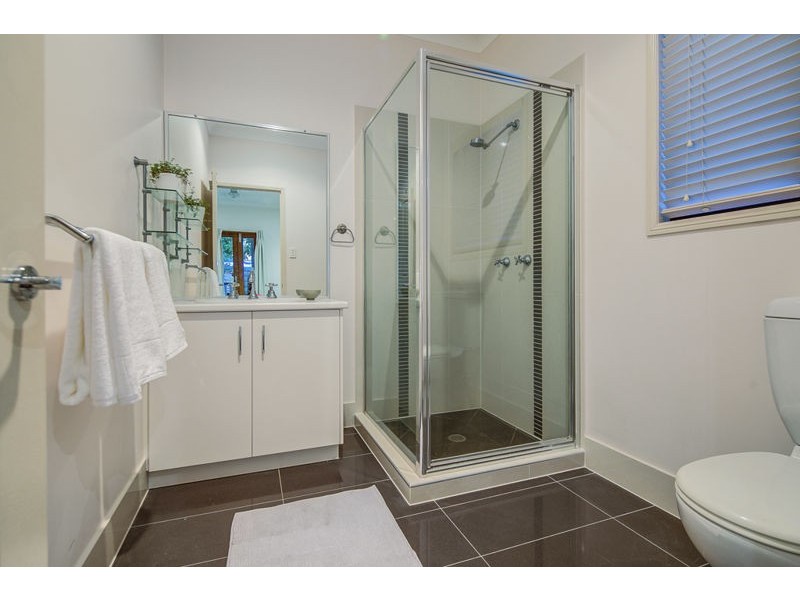 182 Milsom St, Norman Park QLD 4170
