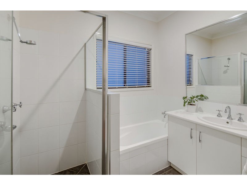 182 Milsom St, Norman Park QLD 4170