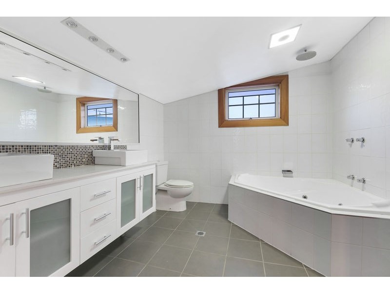 309 Esplanade, Redland Bay QLD 4165