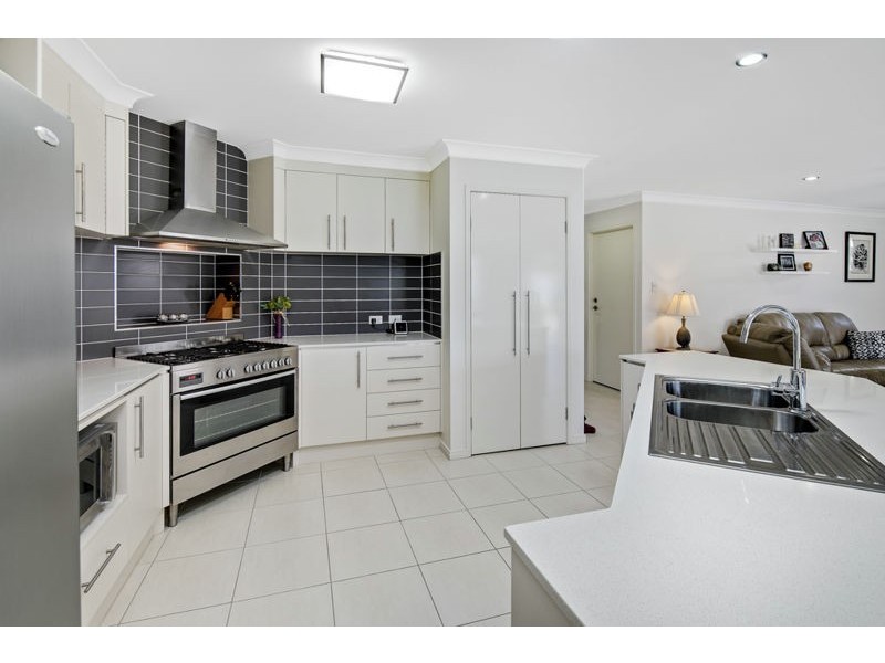 52 Whipbird Cct, Victoria Point QLD 4165