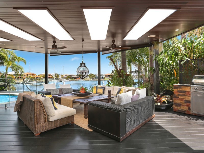 18 Little Shore Street, Cleveland QLD 4163