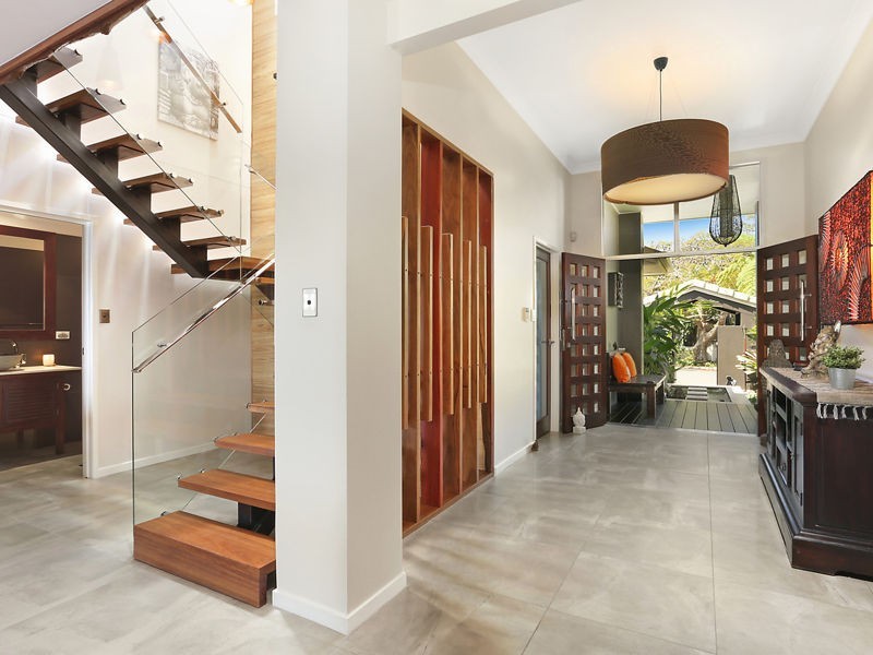 18 Little Shore Street, Cleveland QLD 4163