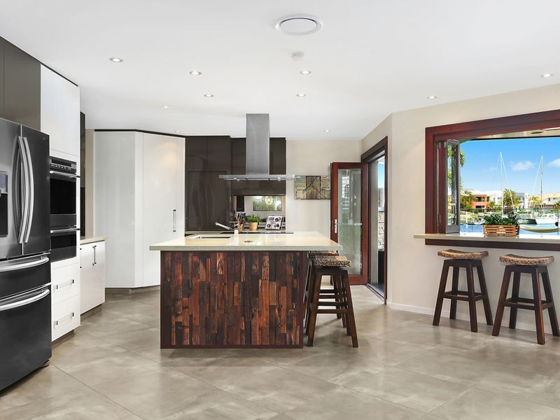 18 Little Shore Street, Cleveland QLD 4163