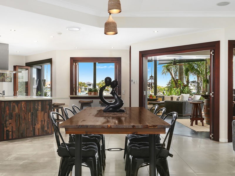 18 Little Shore Street, Cleveland QLD 4163