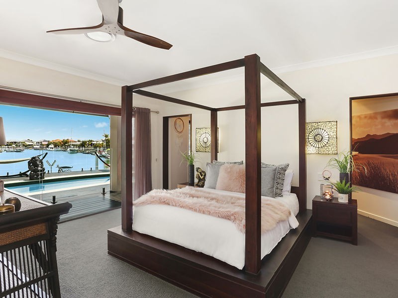 18 Little Shore Street, Cleveland QLD 4163