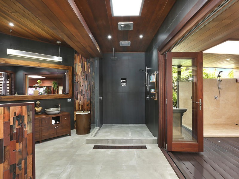 18 Little Shore Street, Cleveland QLD 4163