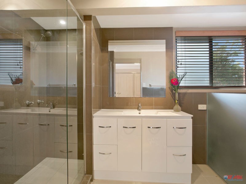 4 SILVERASH CT, Capalaba QLD 4157