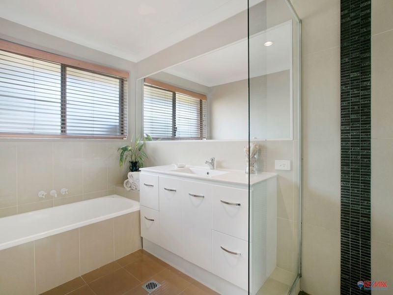 4 SILVERASH CT, Capalaba QLD 4157