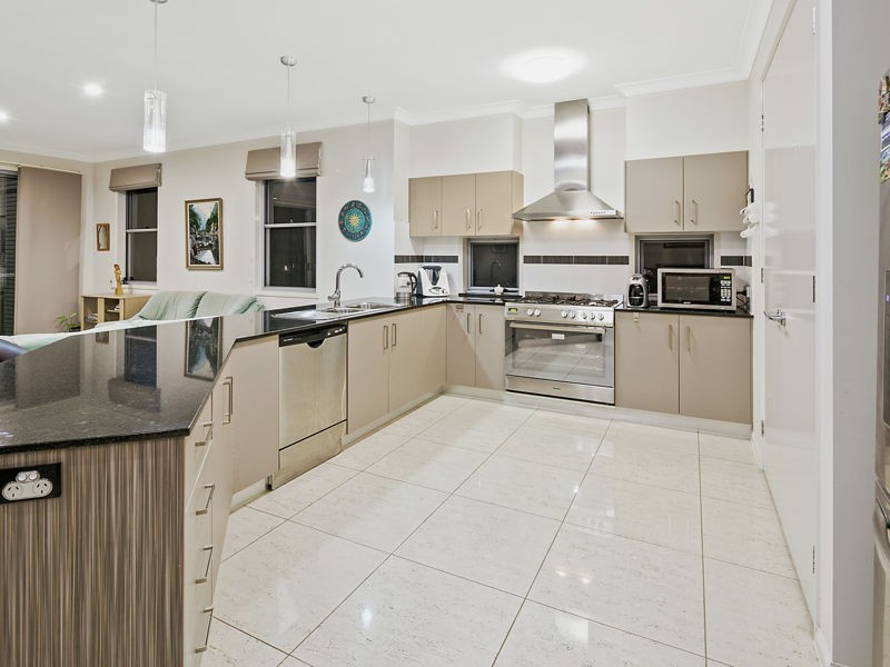 53 Rowland Ave, Wakerley QLD 4154