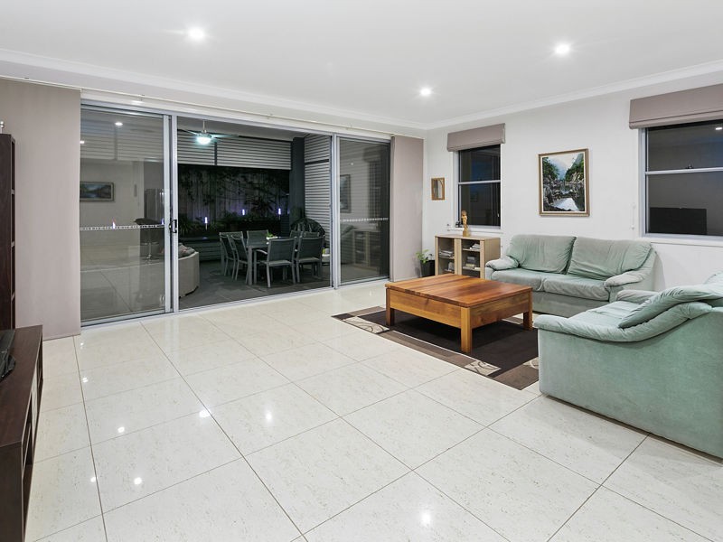 53 Rowland Ave, Wakerley QLD 4154