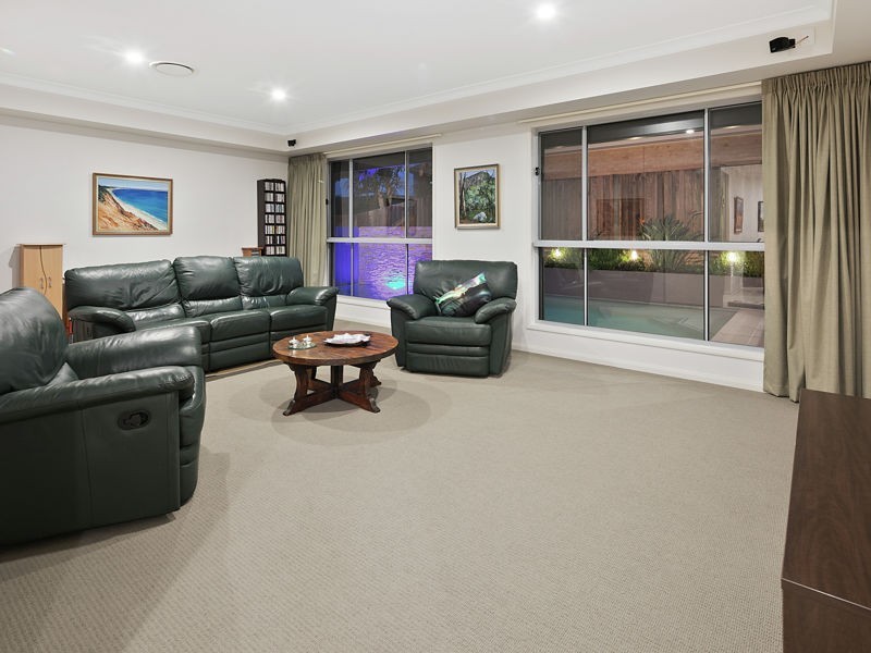 53 Rowland Ave, Wakerley QLD 4154