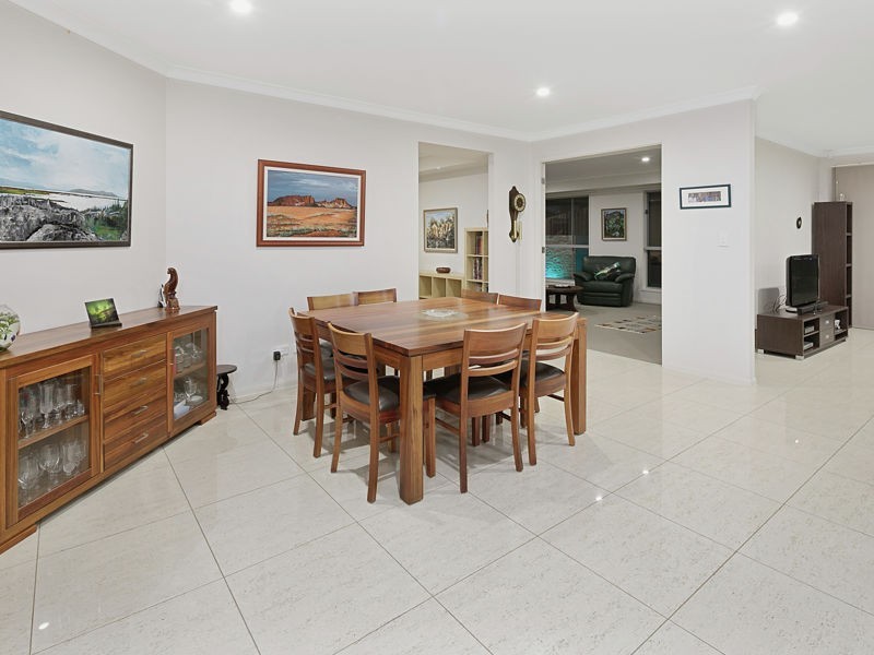 53 Rowland Ave, Wakerley QLD 4154