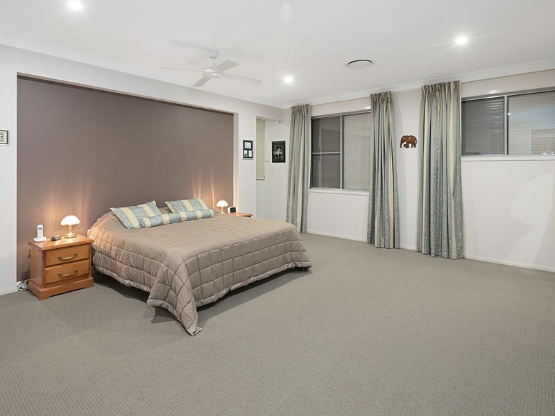 53 Rowland Ave, Wakerley QLD 4154