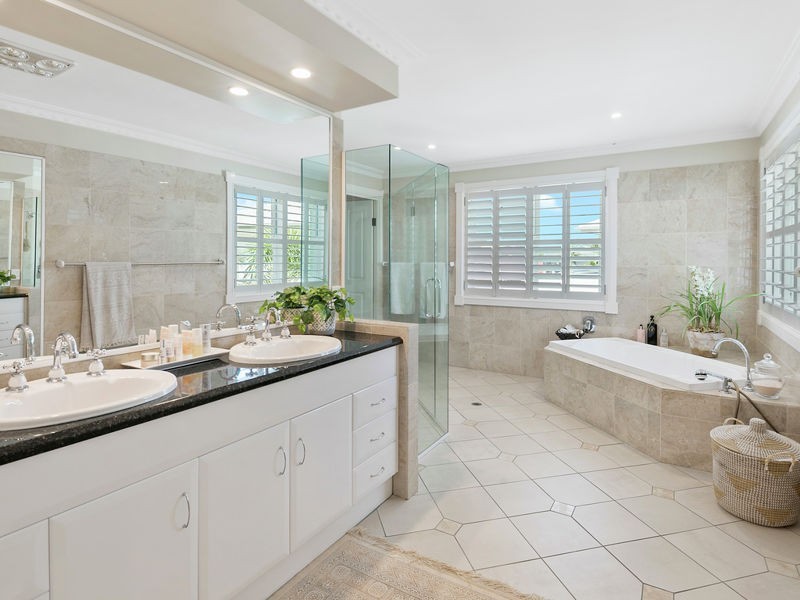 9 Seacrest Court, Raby Bay QLD 4163