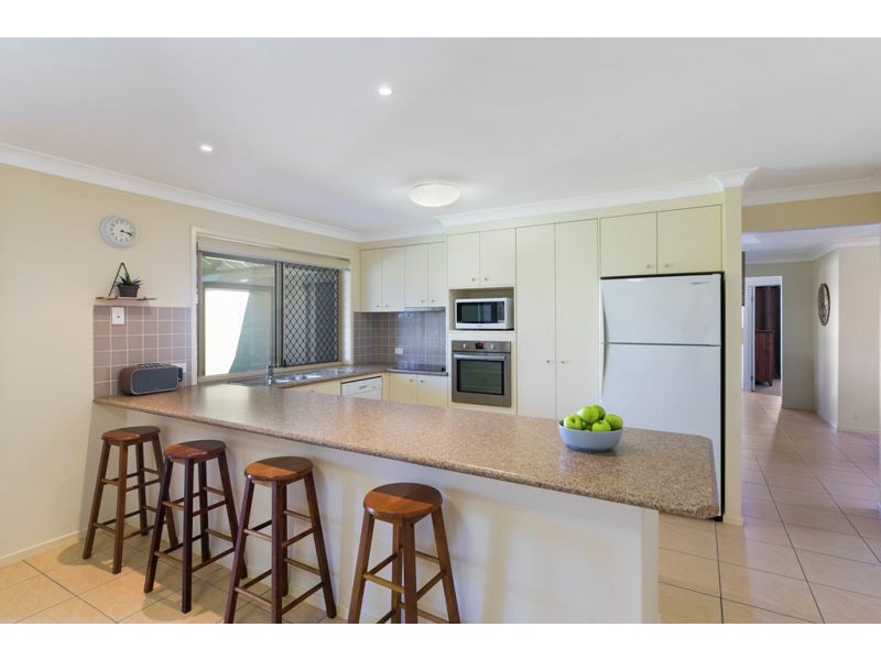 10 Anchor Place, Redland Bay QLD 4165