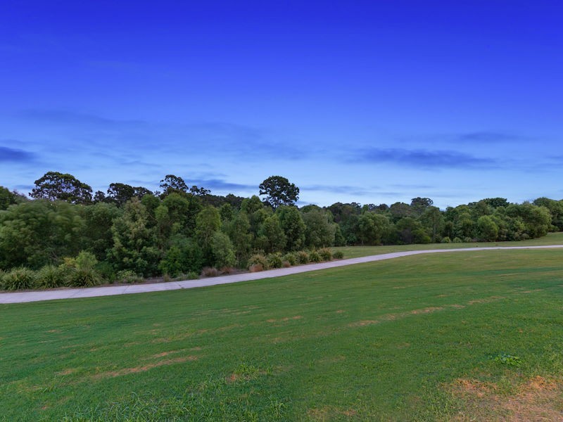 61 Bankswood Drive, Redland Bay QLD 4165