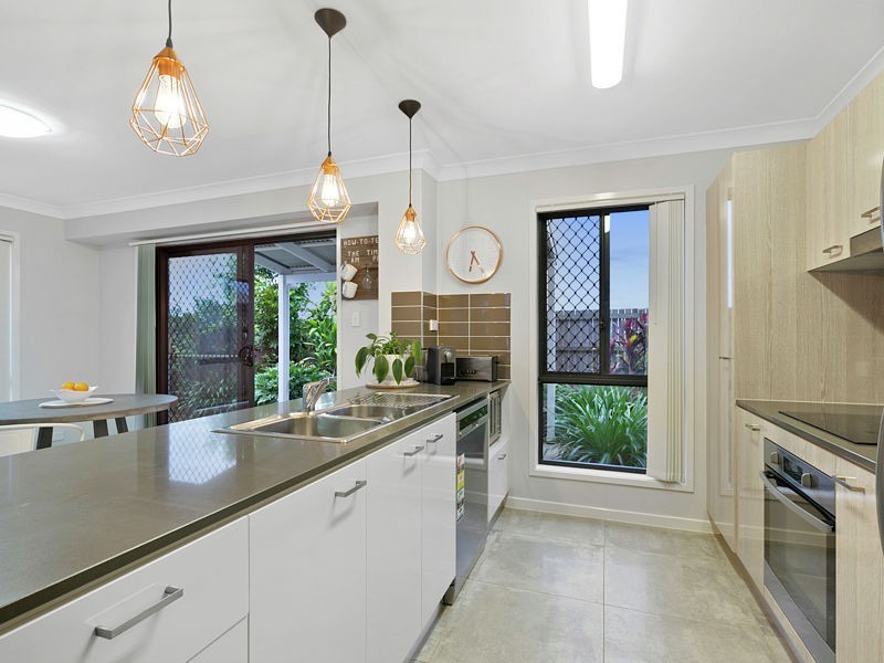 61 Bankswood Drive, Redland Bay QLD 4165