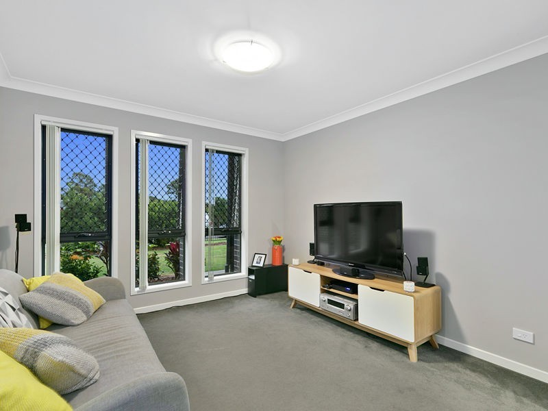 61 Bankswood Drive, Redland Bay QLD 4165