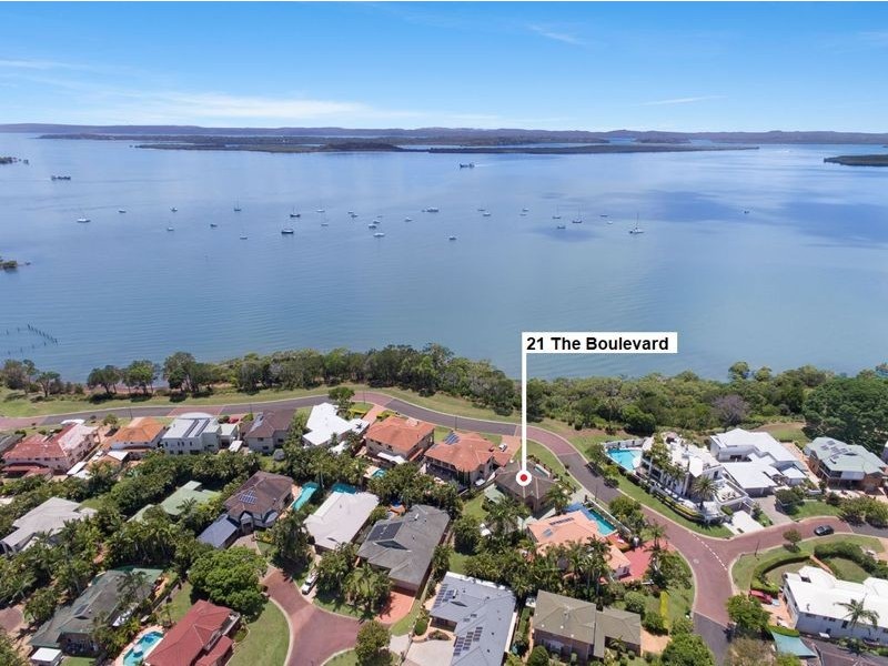 21 The Boulevard, Redland Bay QLD 4165