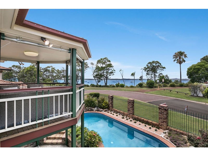 21 The Boulevard, Redland Bay QLD 4165