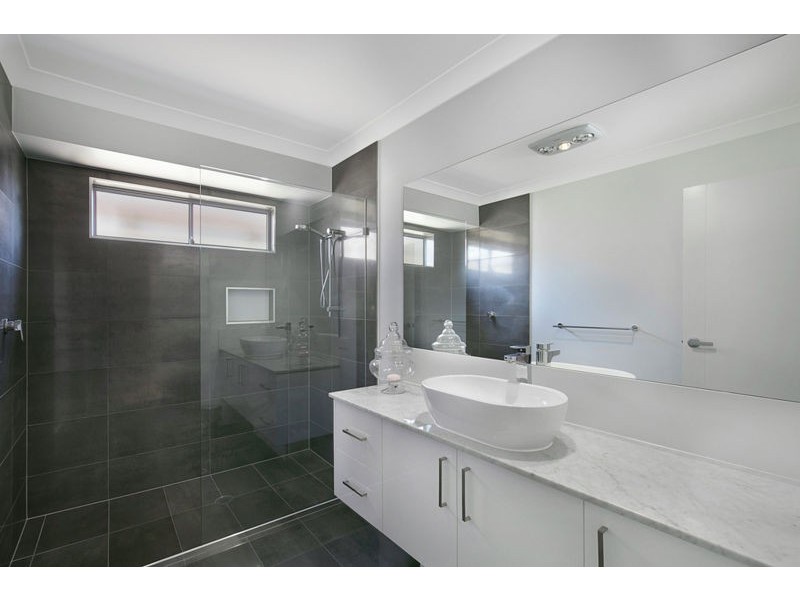 10 Haslingden Drive, Redland Bay QLD 4165