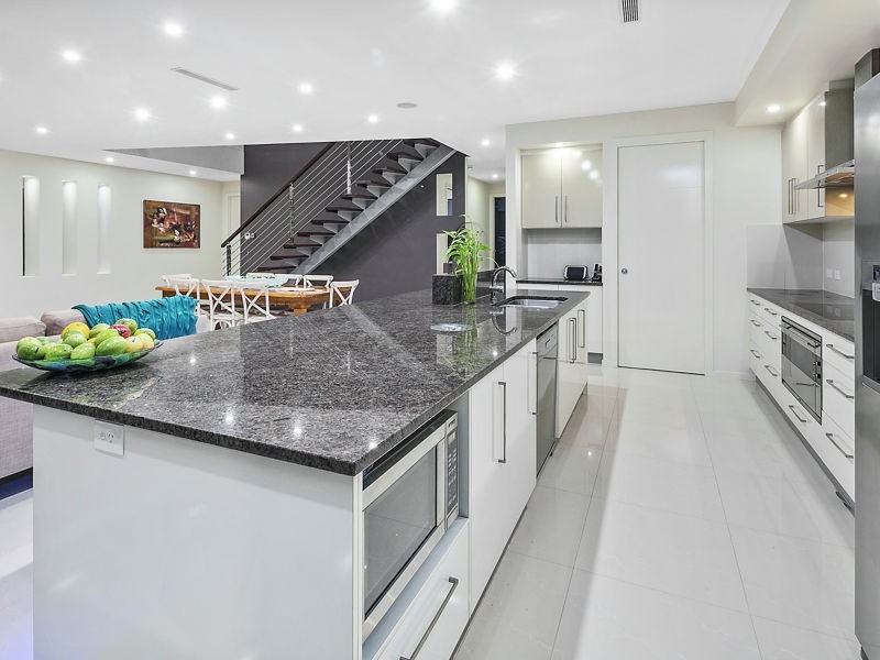 1 Seaspray Street, Thornlands QLD 4164