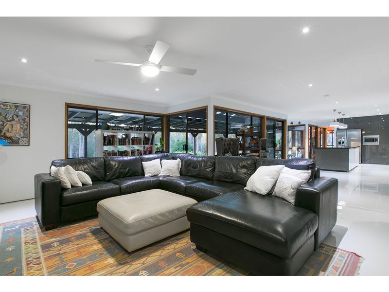 136 Pioneer Road, Sheldon QLD 4157