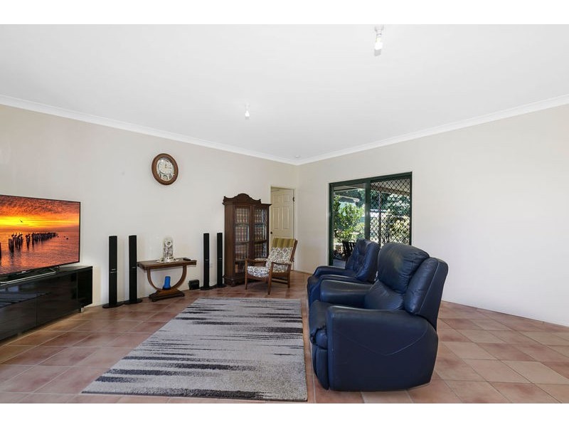 9 Tathra Court, Redland Bay QLD 4165