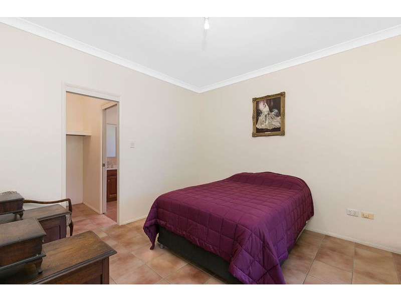 9 Tathra Court, Redland Bay QLD 4165