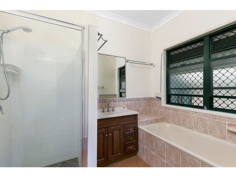 9 Tathra Court, Redland Bay QLD 4165