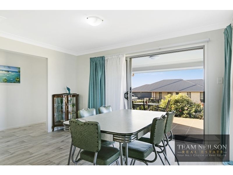 8 Willis Close, Redland Bay QLD 4165