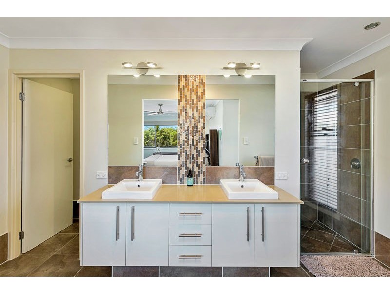 8 Penda Circuit, Victoria Point QLD 4165