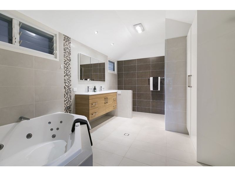 55 Main Road, Wellington Point QLD 4160