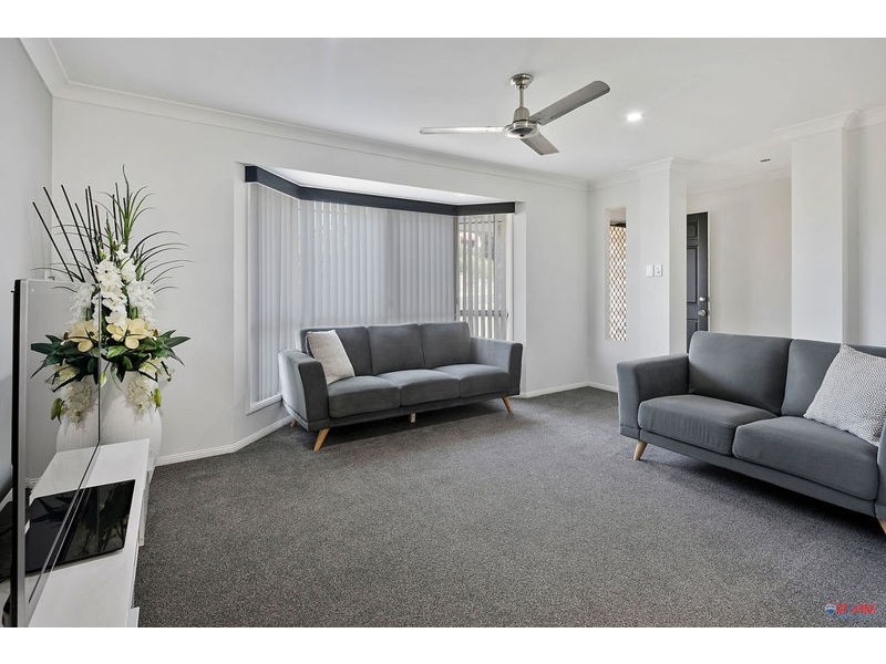 35 Wantana Crescent, Edens Landing QLD 4207