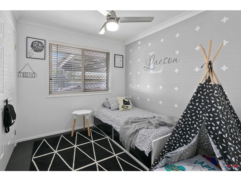 35 Wantana Crescent, Edens Landing QLD 4207