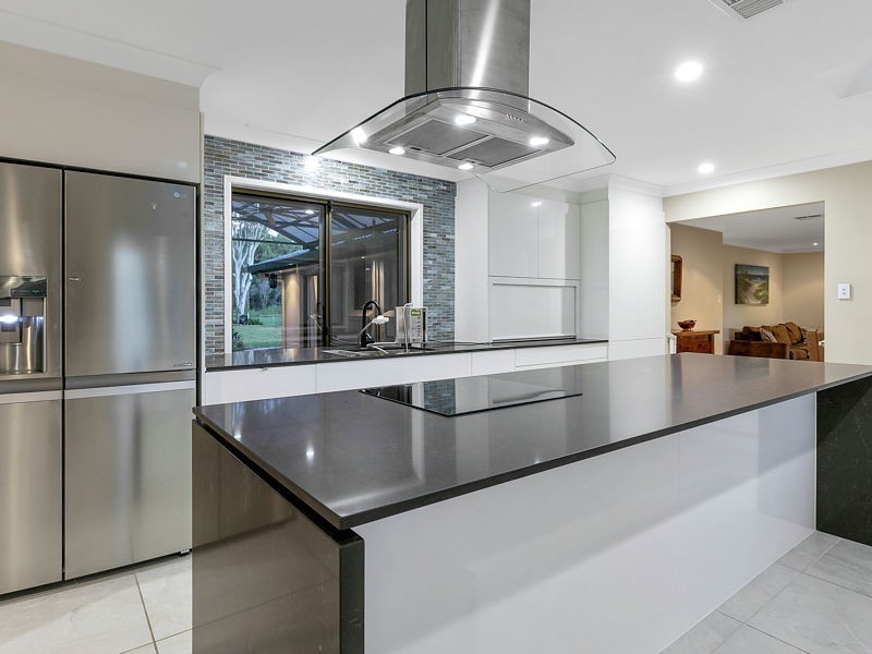 2 St James Road, Birkdale QLD 4159