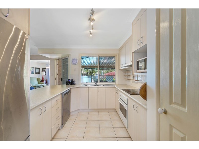 10 Almond Avenue, Birkdale QLD 4159