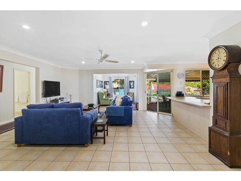 10 Almond Avenue, Birkdale QLD 4159