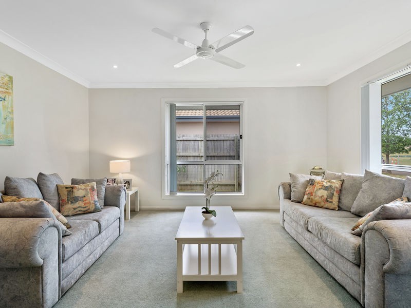 12 Gloria Parade, Redland Bay QLD 4165