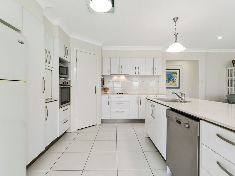 12 Gloria Parade, Redland Bay QLD 4165