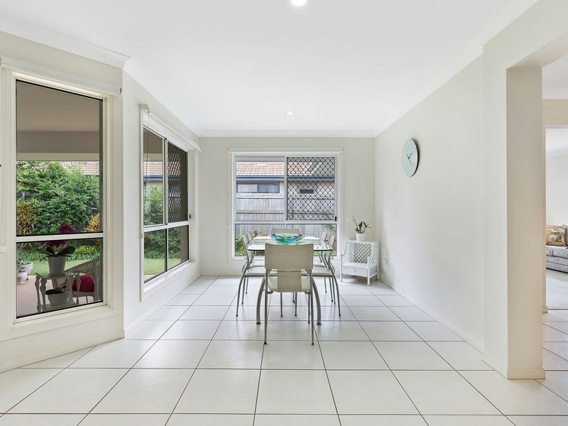 12 Gloria Parade, Redland Bay QLD 4165