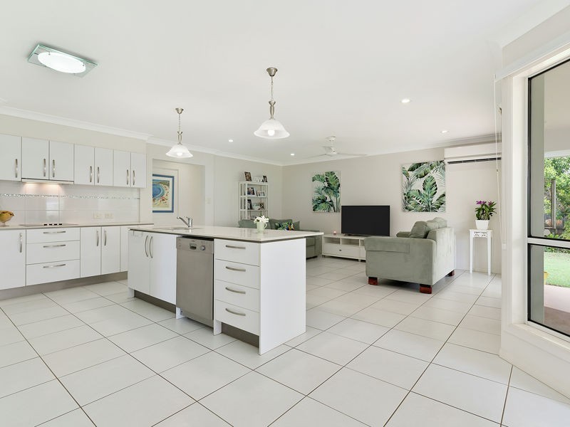 12 Gloria Parade, Redland Bay QLD 4165