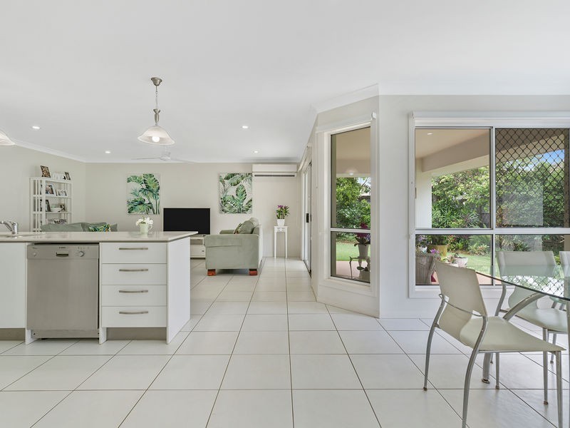 12 Gloria Parade, Redland Bay QLD 4165