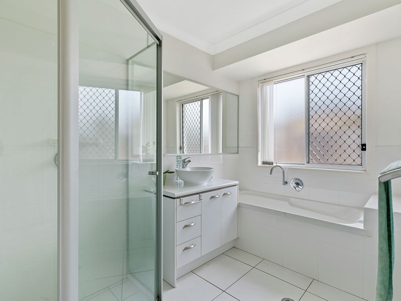 12 Gloria Parade, Redland Bay QLD 4165