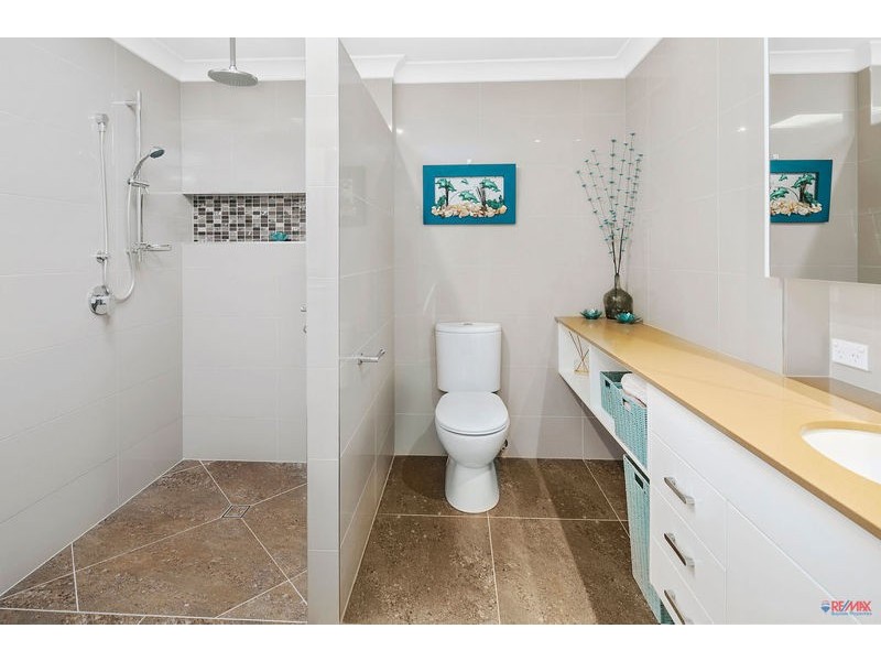 1 Cazna Court, Redland Bay QLD 4165