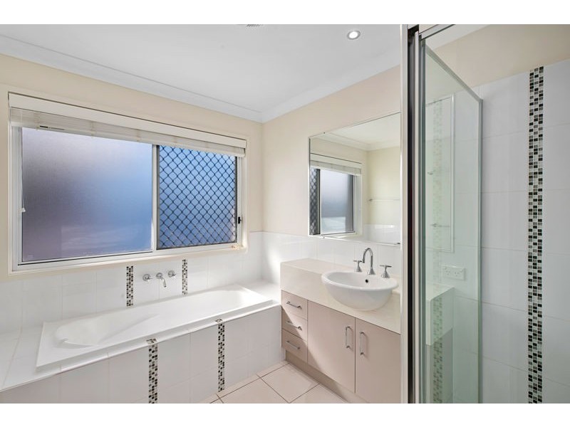 26 Treetop Place, Manly West QLD 4179