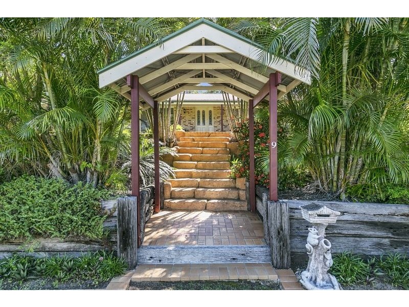 9 Kalmia Drive, Redland Bay QLD 4165