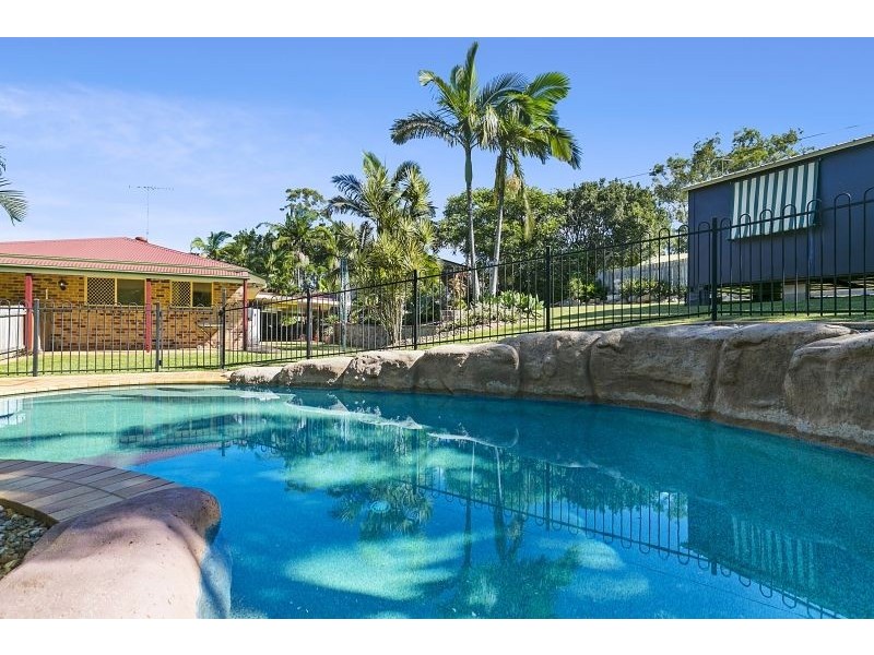 9 Kalmia Drive, Redland Bay QLD 4165