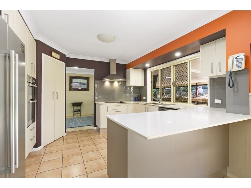 9 Kalmia Drive, Redland Bay QLD 4165